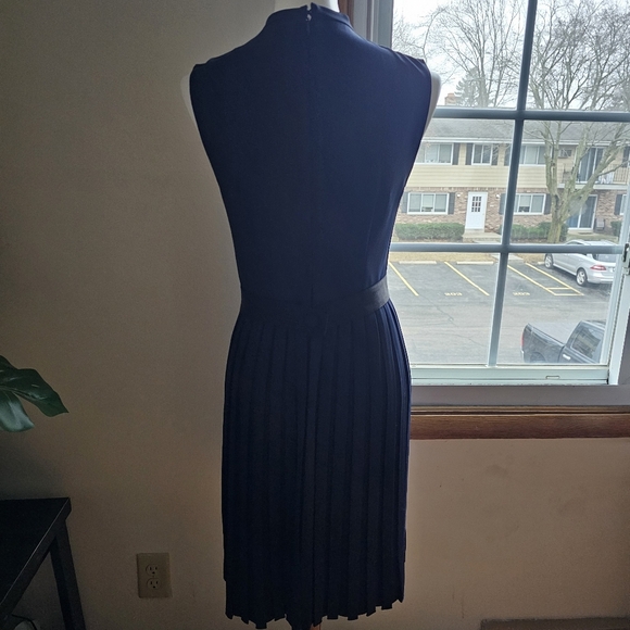 REISS Size 4 Navy Linnea Pleated Sleeveless Dress - Picture 7 of 12